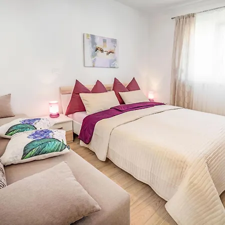 Lucia By Interhome بيت للعطل أوماغ