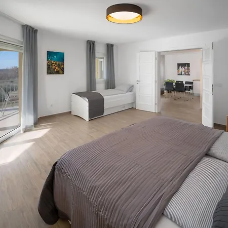Lucia By Interhome * Umag