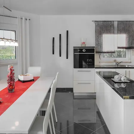 Dom wakacyjny Lucia By Interhome *