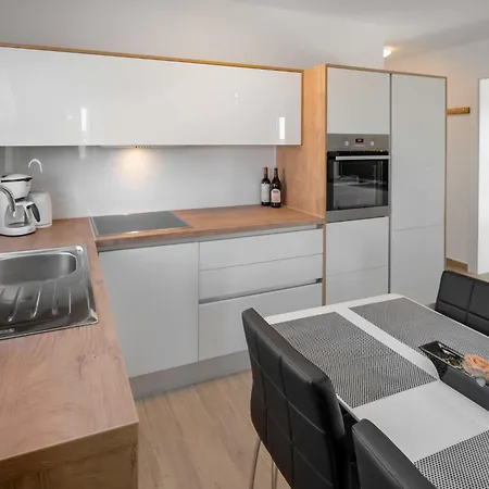 Lucia By Interhome * Umag