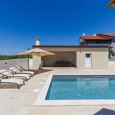 Lucia By Interhome *