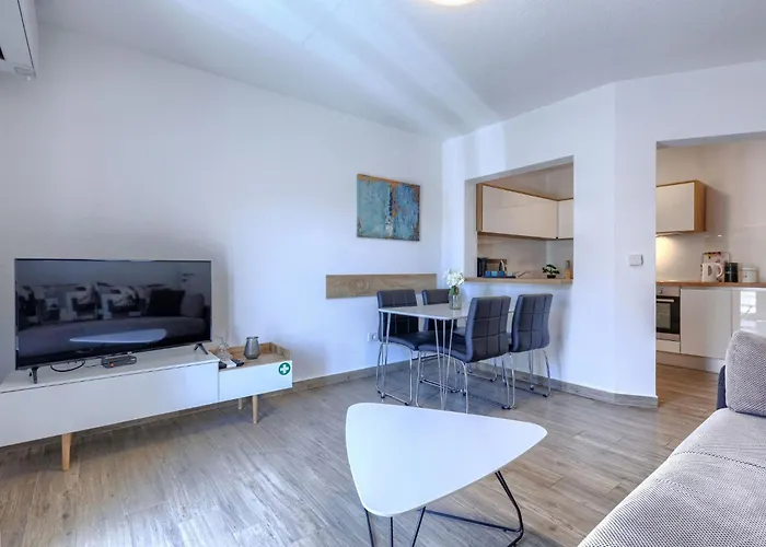 Lucia By Interhome Vikendica