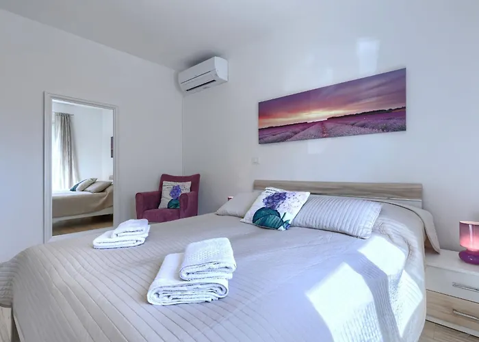 Lucia By Interhome Vikendica *