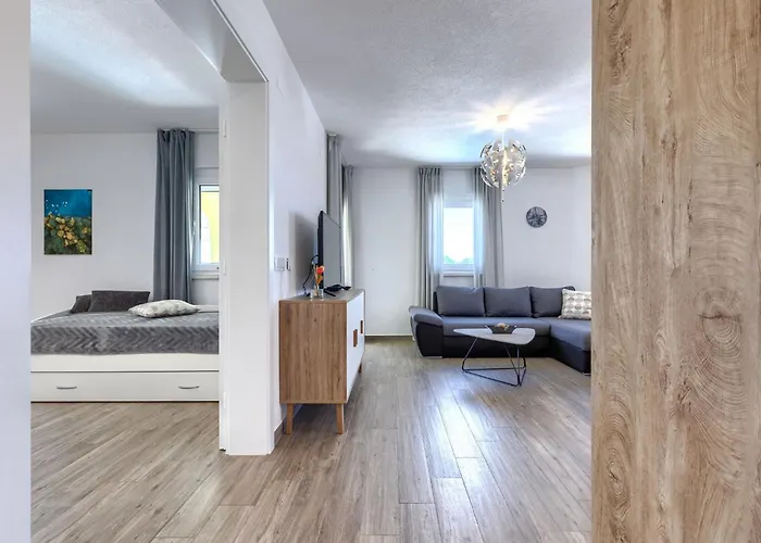 Lucia By Interhome Vikendica *