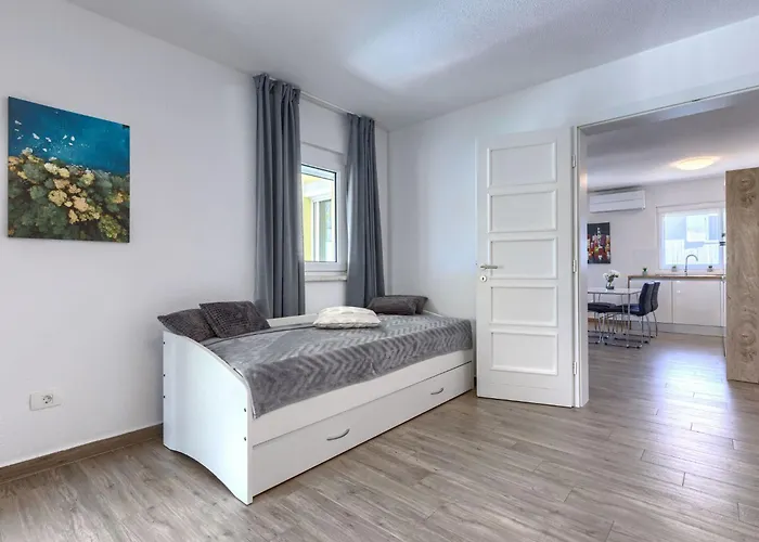 Lucia By Interhome * Umag