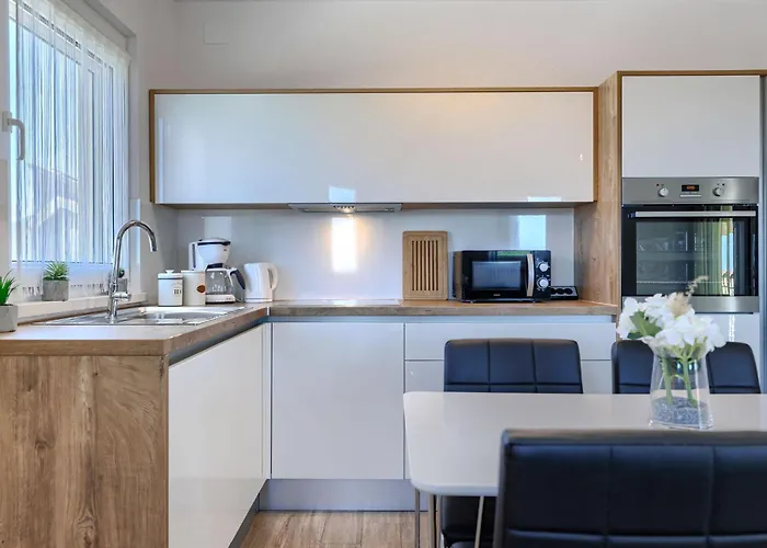 Lucia By Interhome Vikendica *