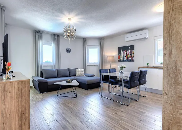 Lucia By Interhome Vikendica *